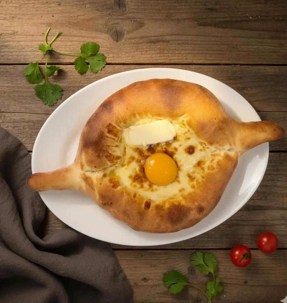 Chačapuri su sūriu ir kiaušiniu